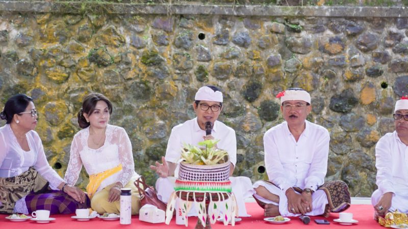 Karya Melaspas di Pura Pedharman Sira Arya Kanuruhan