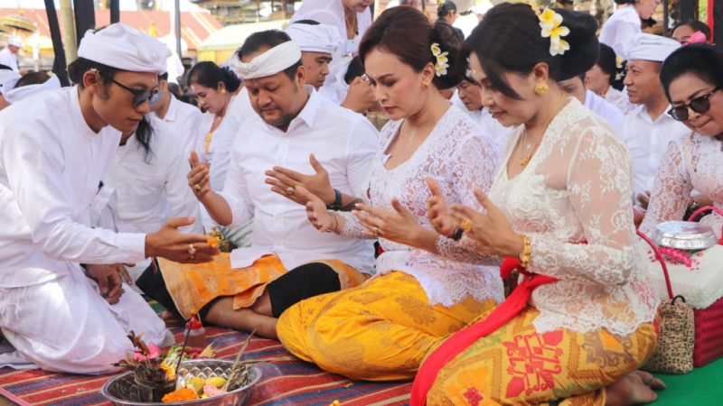 Bhakti Penganyaran Pemkab Badung di Pura Ulun Danu Batur, Kintamani