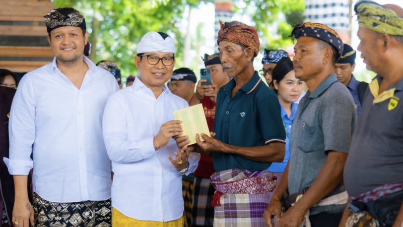 Bupati Badung Salurkan Bantuan Rp 2 Juta Per KK Bagi Umat Hindu