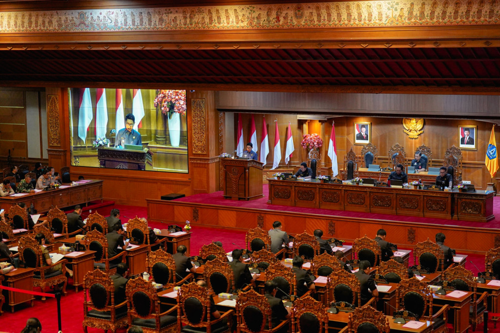 Bupati Sampaikan Jawaban Pemerintah Terhadap PU Fraksi DPRD Badung