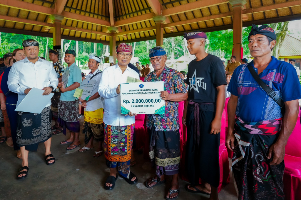 Pemkab Badung Kembali Beri Bantuan Hari Raya Galungan Wujud Nyata Pemerintah Ringankan 83 Ribu Beban Krama Badung
