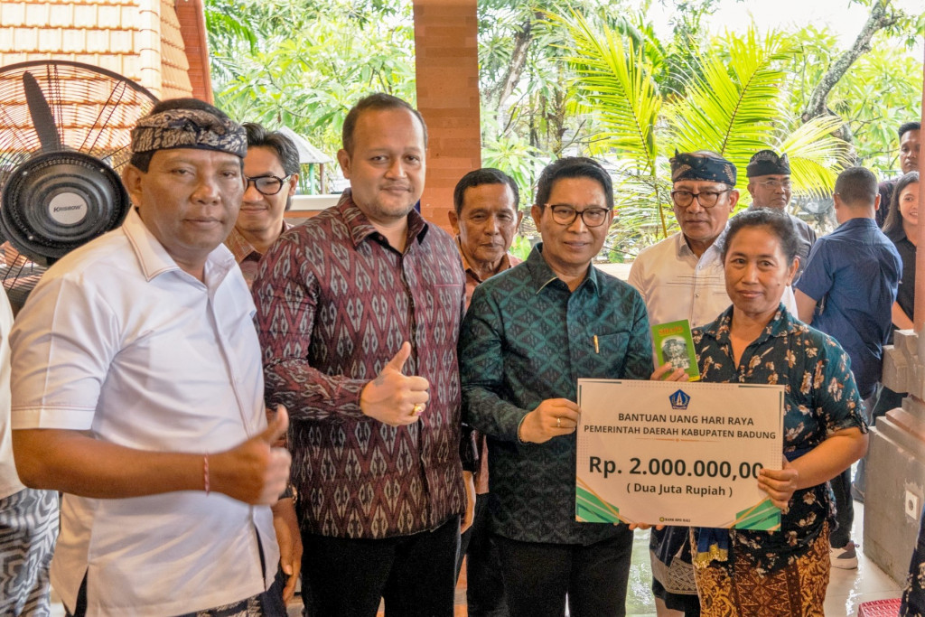 Penyerahan Bantuan Hari Raya Galungan di Kecamatan Mengwi dan Kuta Utara