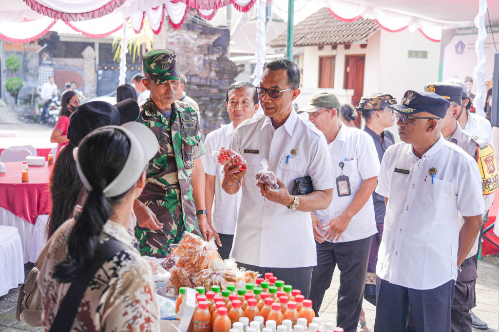 Jelang Hari Raya Galungan, Diperpa Badung Gelar Gerakan Pangan Murah di Desa Jagapati