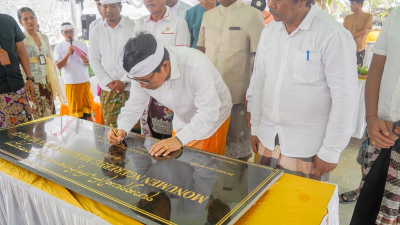 Bupati Adi Arnawa Resmikan Taman Mekotek Desa Wisata Munggu