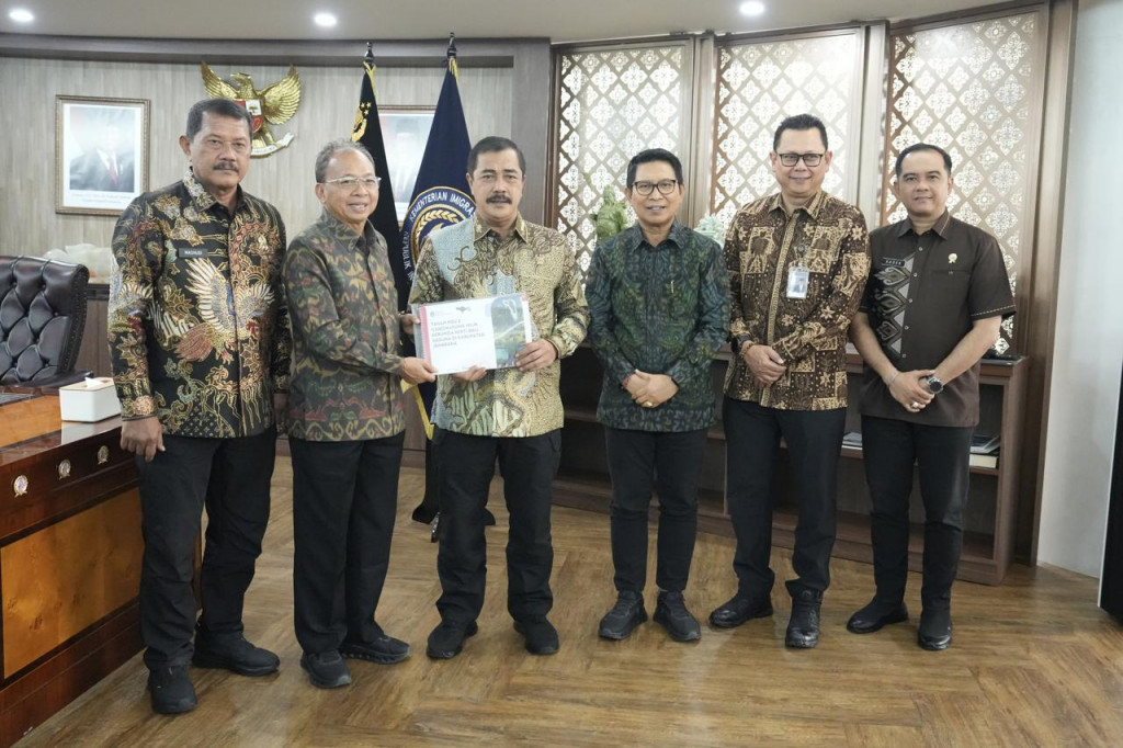 Perkuat Tata Kelola Pariwisata dan Relokasi Lapas Kerobokan Gubernur Koster dan Bupati Adi Arnawa Bertemu Menteri Imigrasi