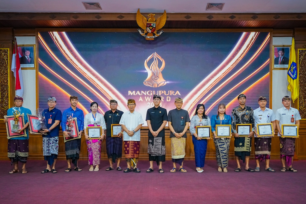 Bupati Serahkan Mangupura Award, Badung Festival Inovasi, dan Adi Karya Nugraha Tahun 2025 Dirangkaikan Dengan Peluncurkan Badung BRILIAN