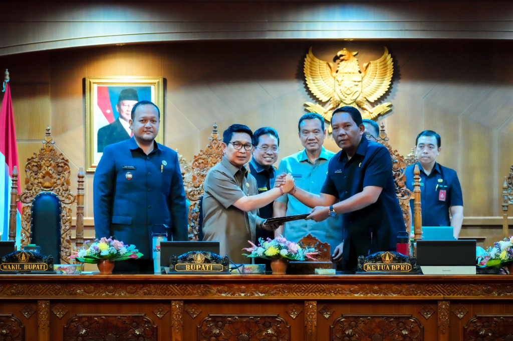 Rapat Paripurna Pandangan Umum Fraksi-Fraksi Bupati Adi Arnawa Apresiasi Masukan Fraksi DPRD Badung