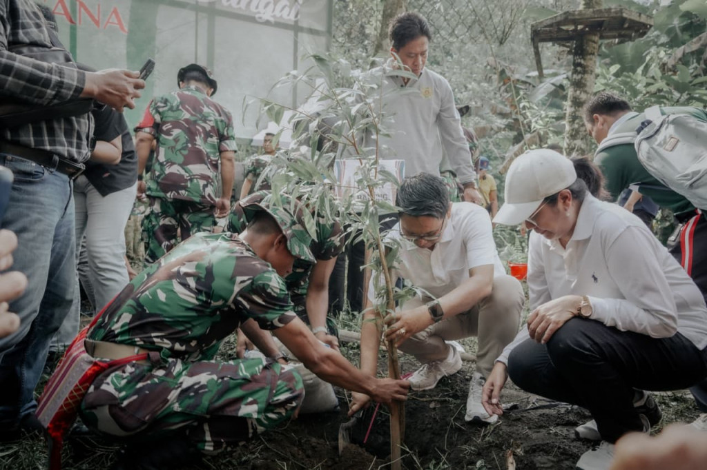 Pemkab Badung Tanam 4.400 Pohon dan Gelar Aksi Bersih Sungai Dukung Gerakan Semesta Berencana Serentak Seluruh Bali