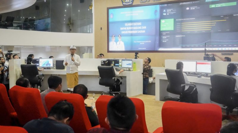 Wujud Komitmen Reformasi Birokrasi Digital di Badung, Adi Arnawa Tinjau Layanan “Kontak Bupati” dan Pengembangan CCTV Analitik