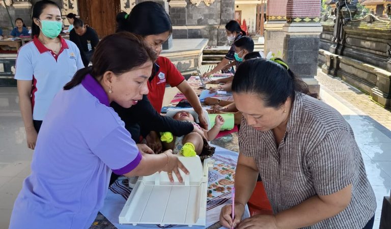 Pelaksanaan Kegiatan Posyandu Balita , Lansia dan BKB bulan November di Banjar Dinas Balangan Desa Kuwum