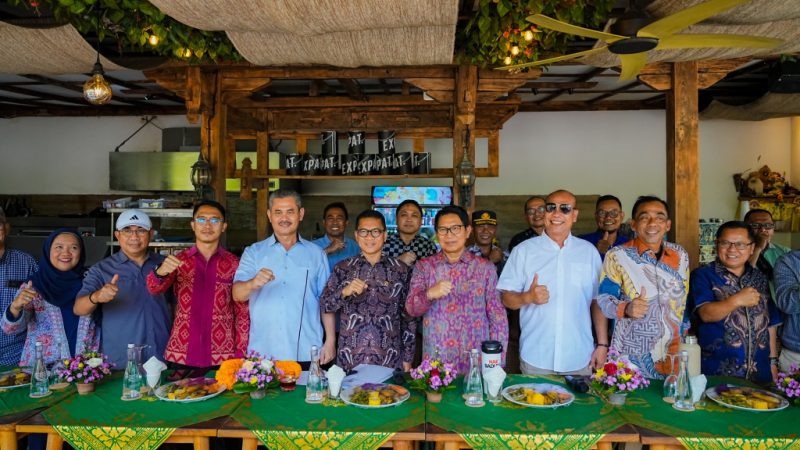 Bupati Badung Dampingi Menteri Desa PDT Kunjungi BUMDes Desa Tibubeneng