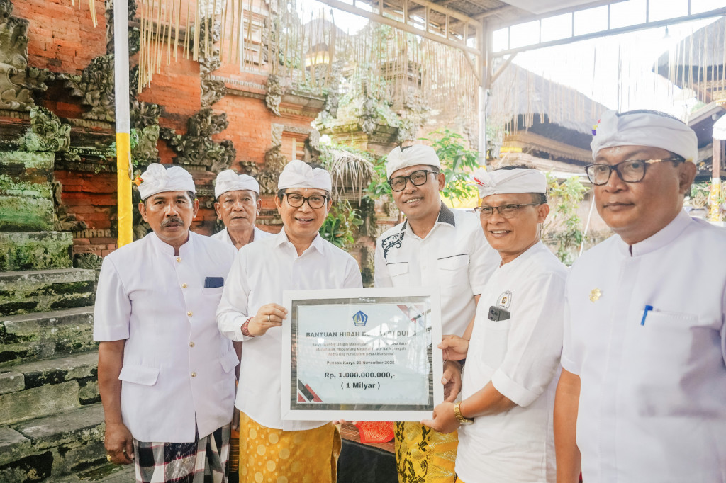 Karya Pedudusan Agung di Pura Dalem Desa Banjar Aseman Abiansemal