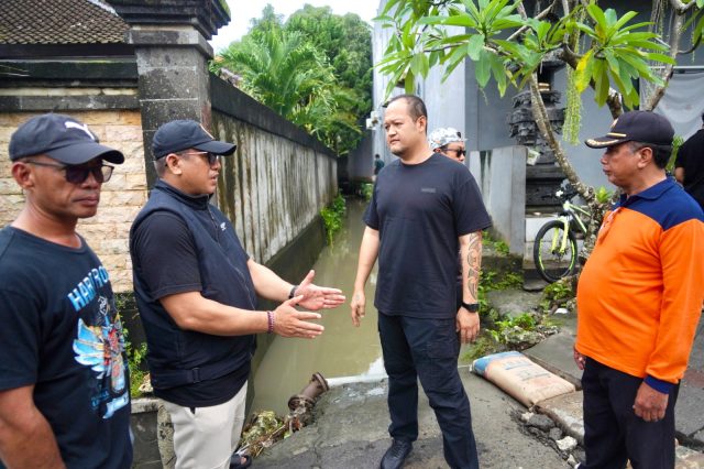 Wabup Bagus Alit Sucipta Tinjau Lokasi Banjir di Kuta Utara