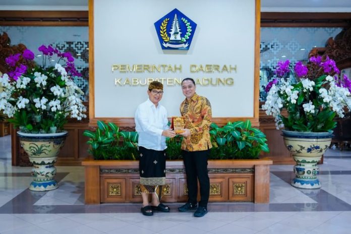 Bupati Adi Arnawa Terima Kunjungan Wali Kota Eri Cahyadi