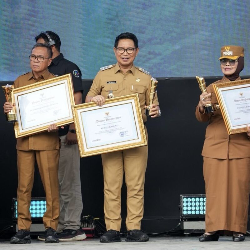 Bupati Badung Terima Penghargaan Upakarya Wanua Nugraha Tahun 2025Bupati Badung Terima Penghargaan Upakarya Wanua Nugraha Tahun 2025