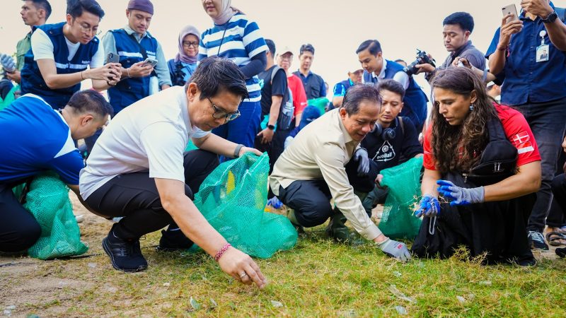 Aksi Bersih Sampah Laut Di Pantai Kedonganan