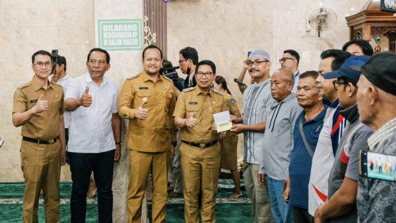 Jelang Hari Raya Idul Fitri Bupati dan Wabup Badung Serahkan Bantuan Rp. 2 Juta/KK Untuk Umat Islam