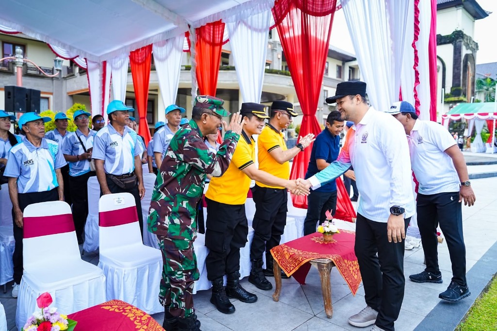 Lepaskan Panah, Wabup dan Ketua DPRD Badung Resmi Buka Porsenijar Badung 2026