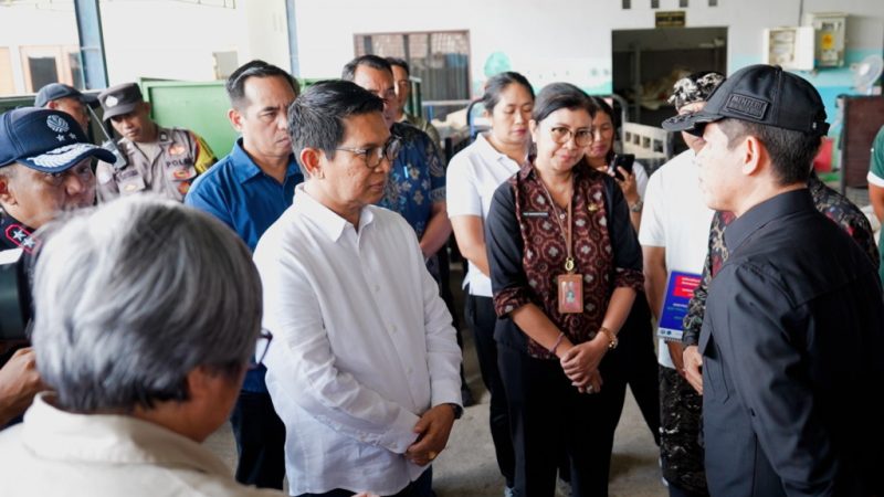 Bupati Badung Bersama Gubernur Bali Dampingi Menteri LH Tinjau TPS3R di Badung