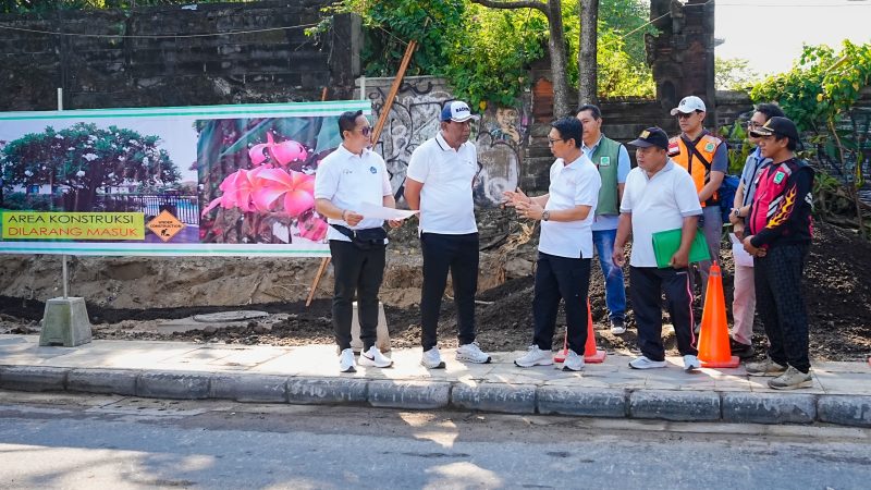 Bupati Badung Dan Ketua Dprd Tinjau Penataan Pedestrian Pantai Kuta