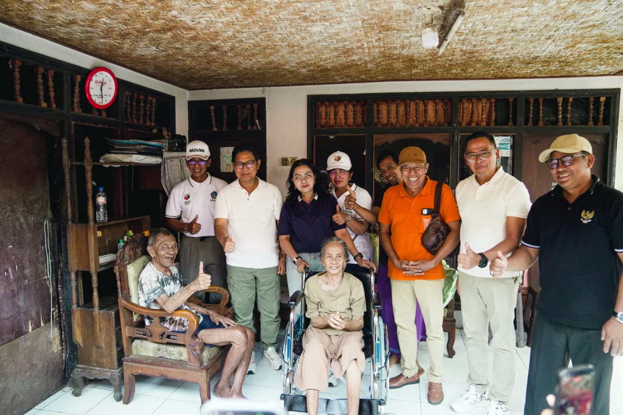 Bupati Dan Ketua K3s Badung Sambangi Warga Disabilitas Di Abianbase