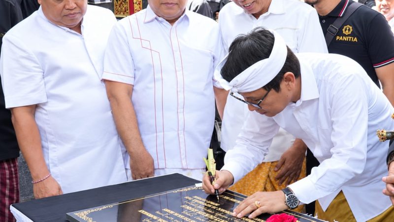 Hadiri Karya di Bualu, DPRD Badung Ajak Krama Ajegkan Adat dan Agama