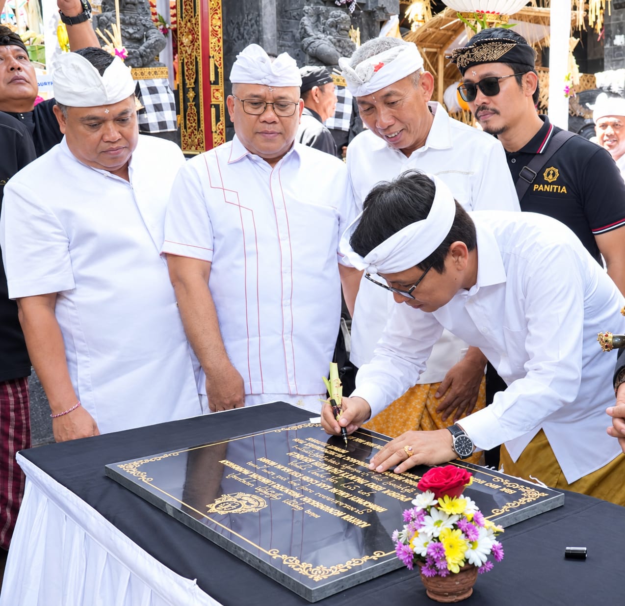 Hadiri Karya di Bualu, DPRD Badung Ajak Krama Ajegkan Adat dan Agama