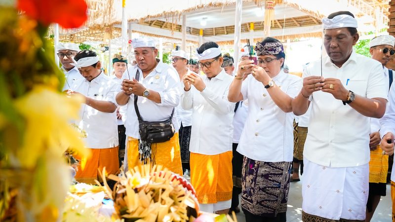 DPRD Badung Hadiri Upacara Atma Wedana Dan Manusa Yadnya Di Desa Adat Kuta