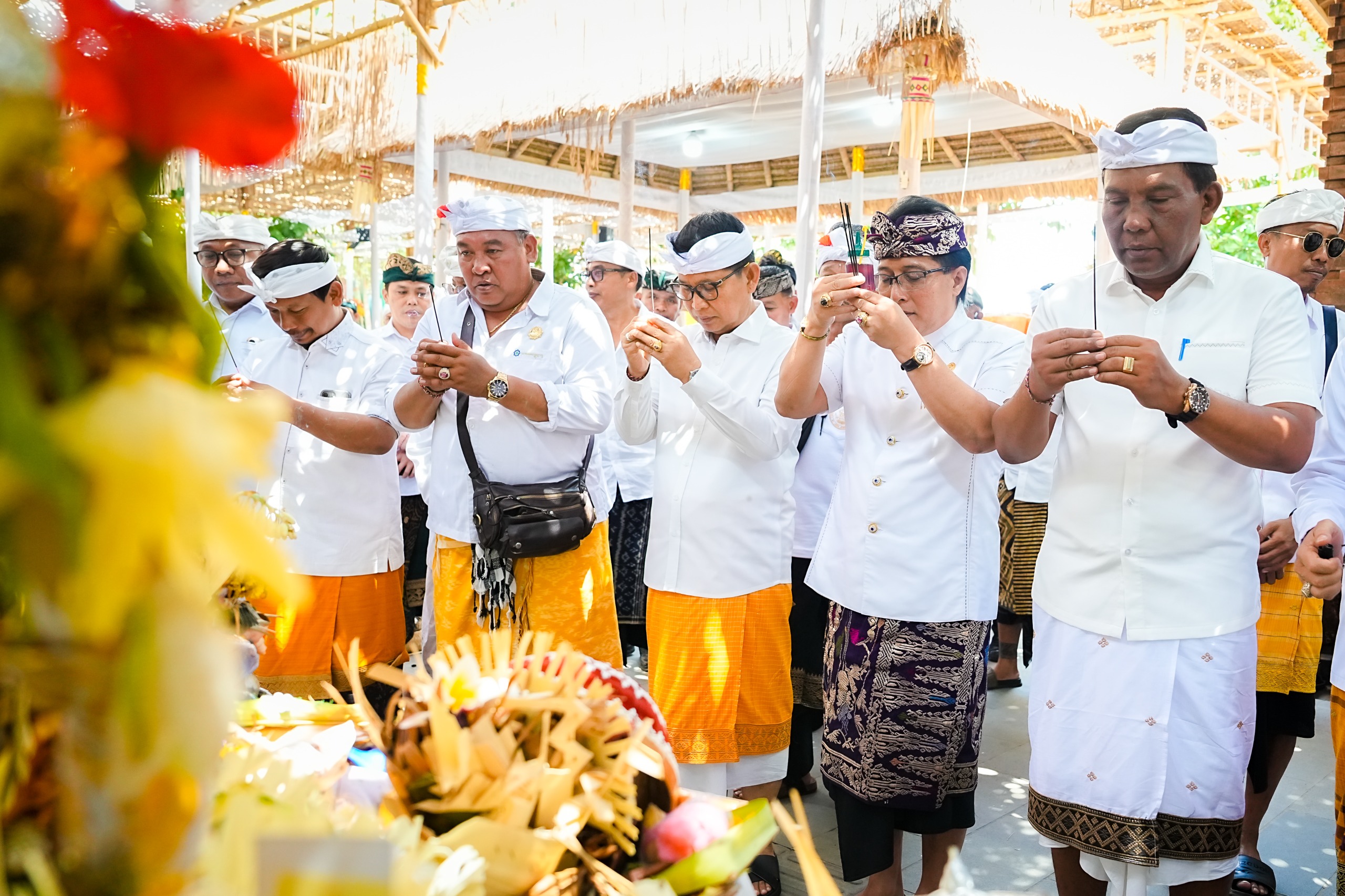 DPRD Badung Hadiri Upacara Atma Wedana Dan Manusa Yadnya Di Desa Adat Kuta