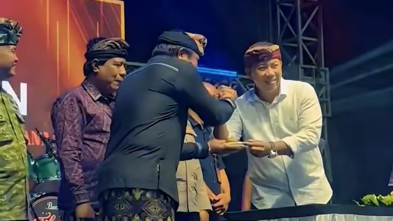 DPRD Badung Rai Wirata Hadiri HUT Desa Kekeran ke-33