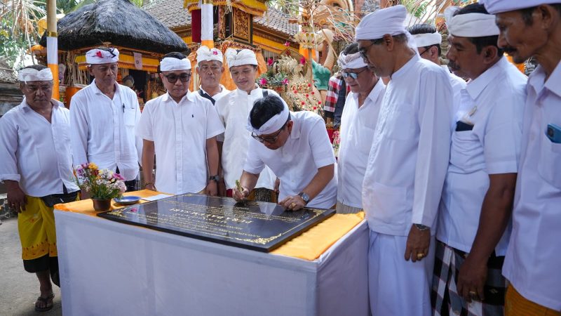 DPRD Badung Dampingi Bupati Hadiri Karya Pedudusan Alit di Pura Dalem Sari Kedampal