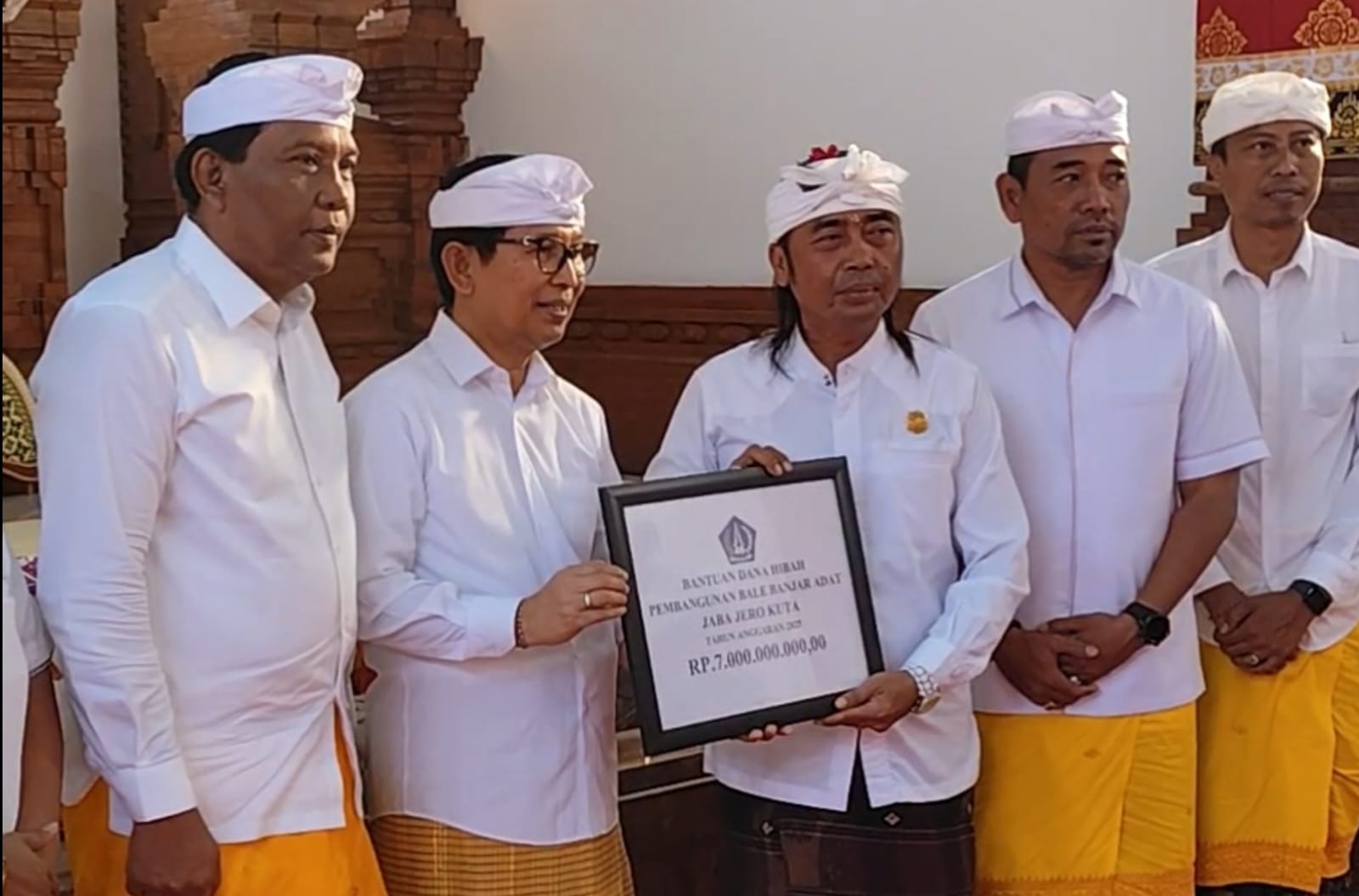 DPRD Bersama Bupati Badung Hadiri Karya Melaspas di Banjar Adat Jaba Jero Kuta