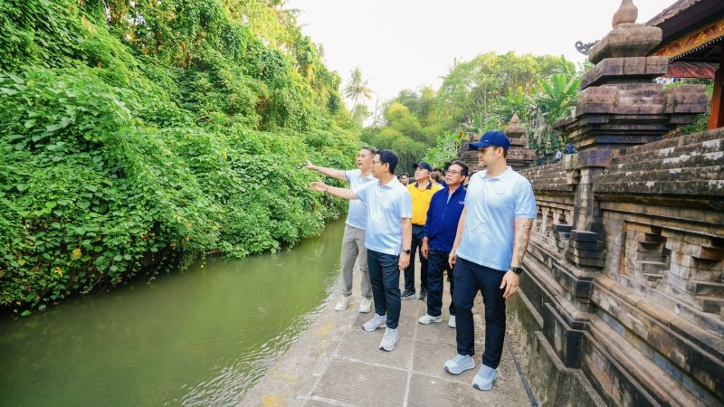 Pimpin Aksi Bersih Di Area Puspem Badung, Bupati Adi Arnawa Bumikan Jana Kerthi Jelang Tumpek Wayang